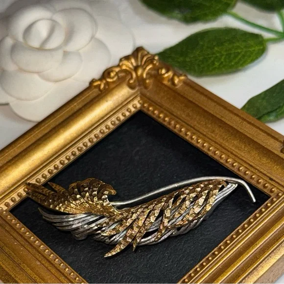 Gold and Silver Feather Brooch - Picture 5 of 16